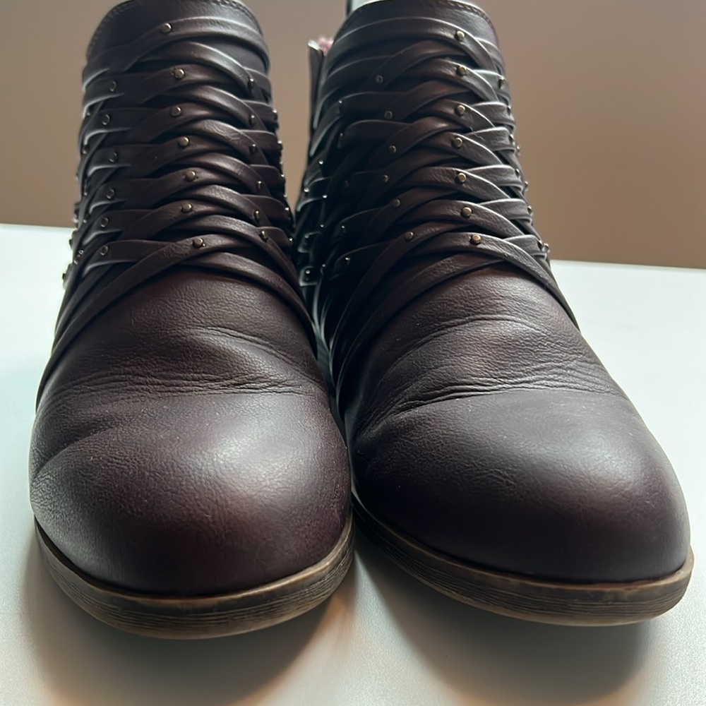 SO Women's Burgundy Ankle Boots. Zip up rear - Picture 5 of 6